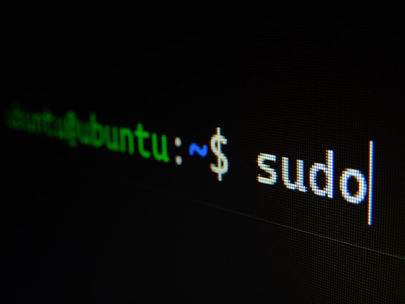 Softwareentwicklung am Laptop
